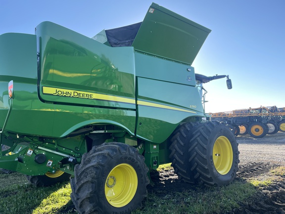 2022 John Deere S760 Combine