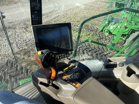 2022 John Deere S760 Combine