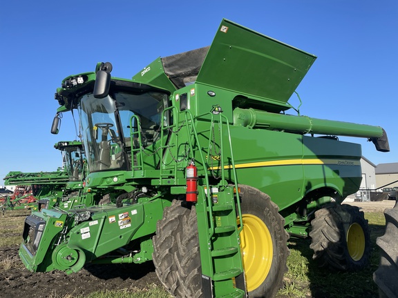 2022 John Deere S760 Combine