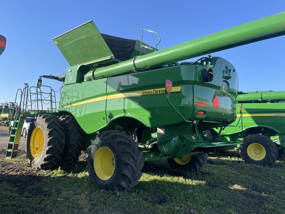 2022 John Deere S760 Combine
