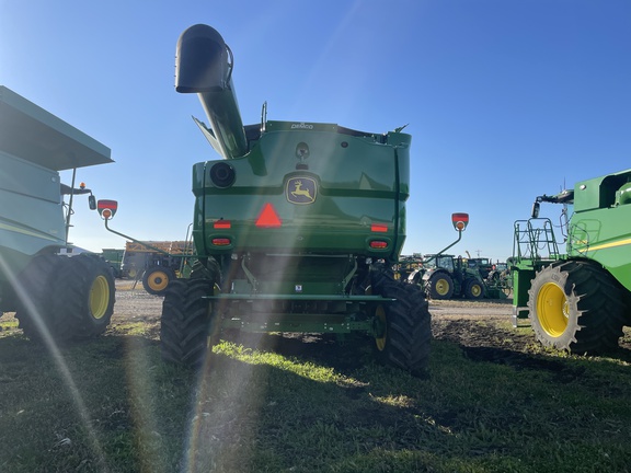 2022 John Deere S760 Combine