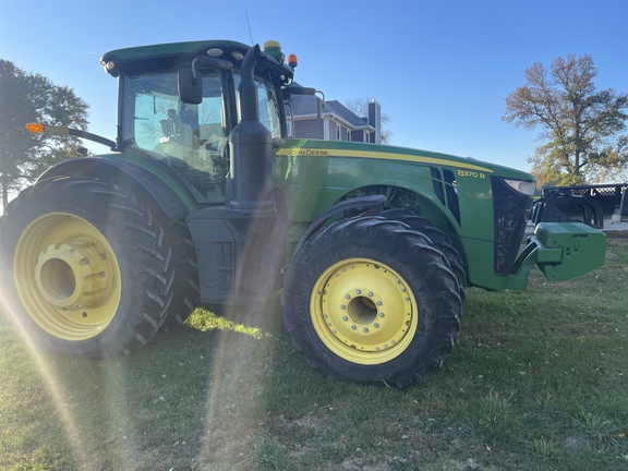 2016 John Deere 8370R Tractor