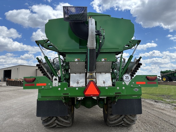 2025 John Deere 800R Sprayer/High Clearance