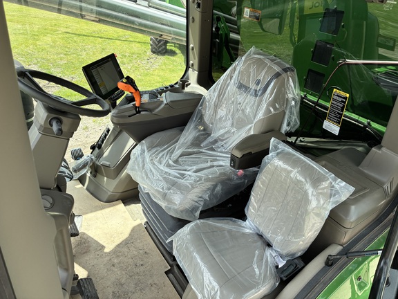 2025 John Deere 800R Sprayer/High Clearance