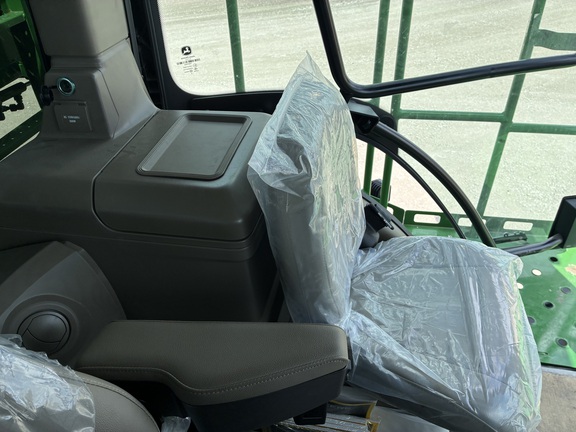 2025 John Deere 800R Sprayer/High Clearance