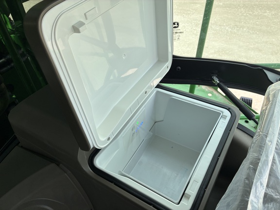 2025 John Deere 800R Sprayer/High Clearance