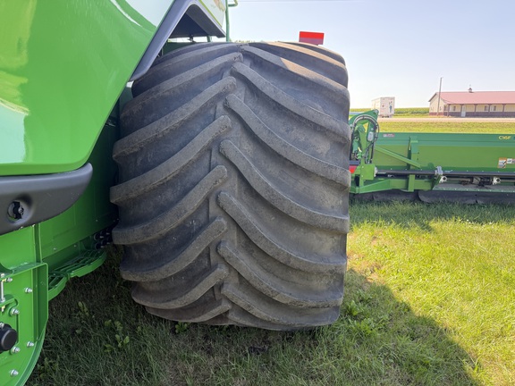 2025 John Deere X9 1100 Combine