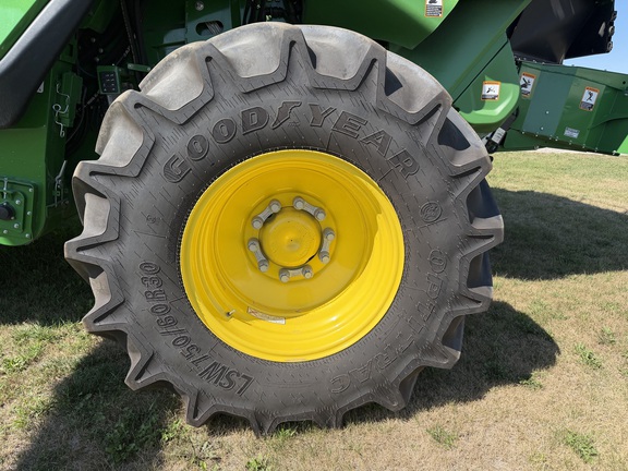 2025 John Deere X9 1100 Combine