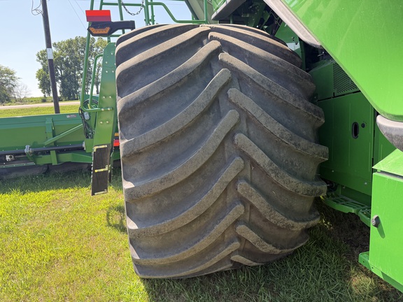 2025 John Deere X9 1100 Combine