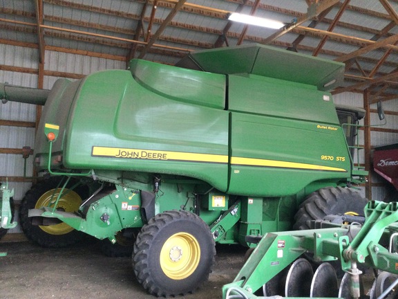 2009 John Deere 9570 STS Combine