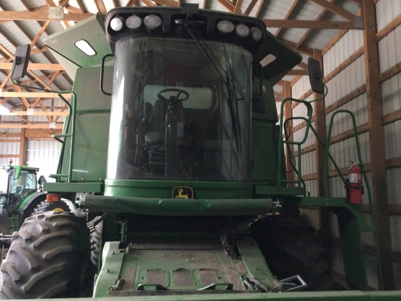 2009 John Deere 9570 STS Combine