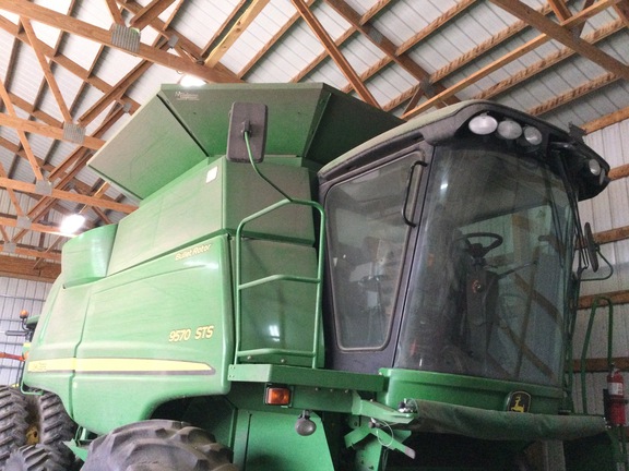 2009 John Deere 9570 STS Combine