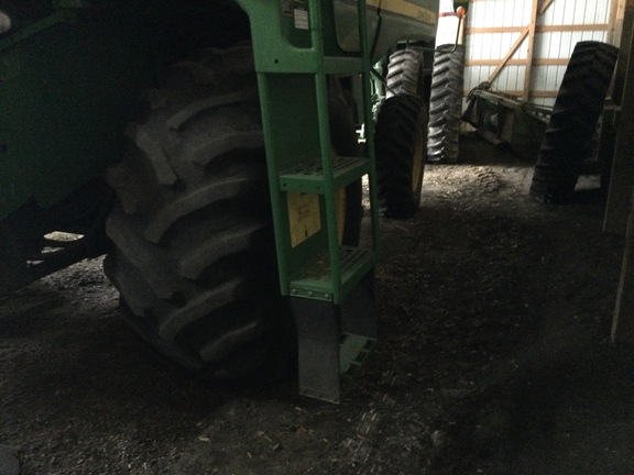 2009 John Deere 9570 STS Combine