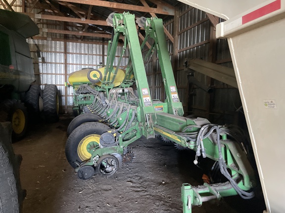 2004 John Deere 1770NT CCS Planter