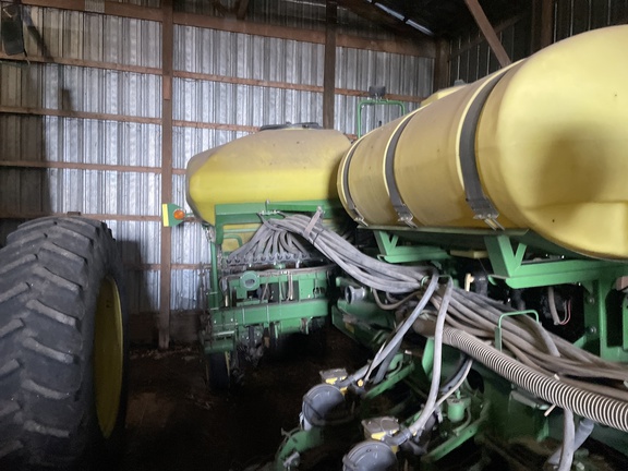 2004 John Deere 1770NT CCS Planter