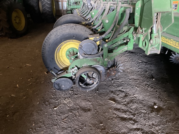 2004 John Deere 1770NT CCS Planter