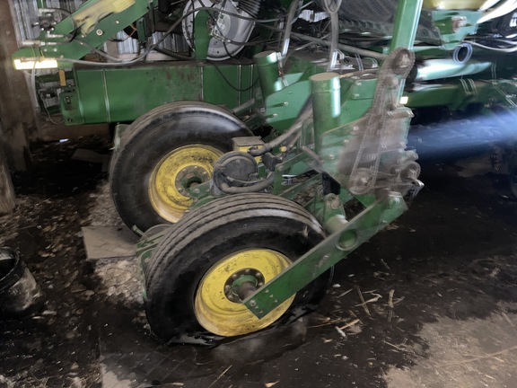 2004 John Deere 1770NT CCS Planter