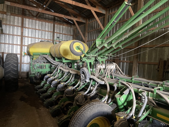 2004 John Deere 1770NT CCS Planter