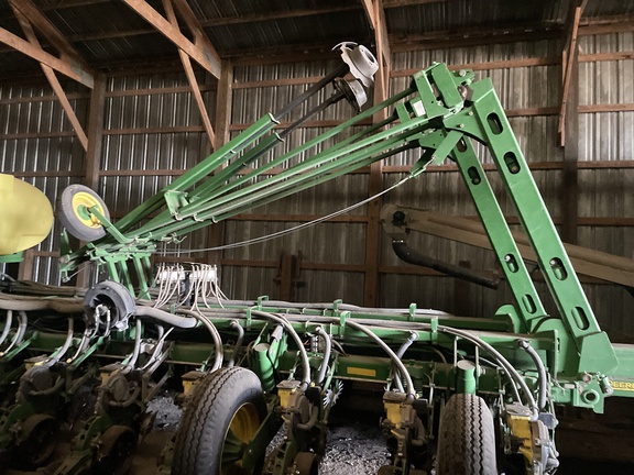 2004 John Deere 1770NT CCS Planter