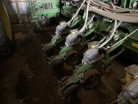 2004 John Deere 1770NT CCS Planter