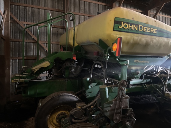 2004 John Deere 1770NT CCS Planter