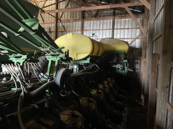2004 John Deere 1770NT CCS Planter