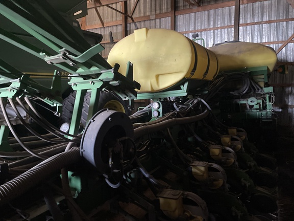 2004 John Deere 1770NT CCS Planter