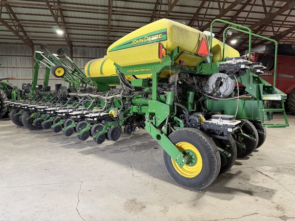 2009 John Deere 1770NT CCS Planter