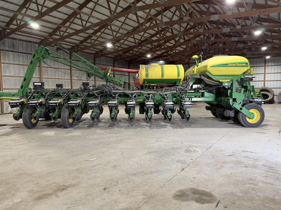2009 John Deere 1770NT CCS Planter