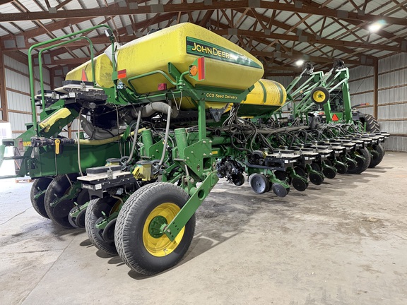 2009 John Deere 1770NT CCS Planter