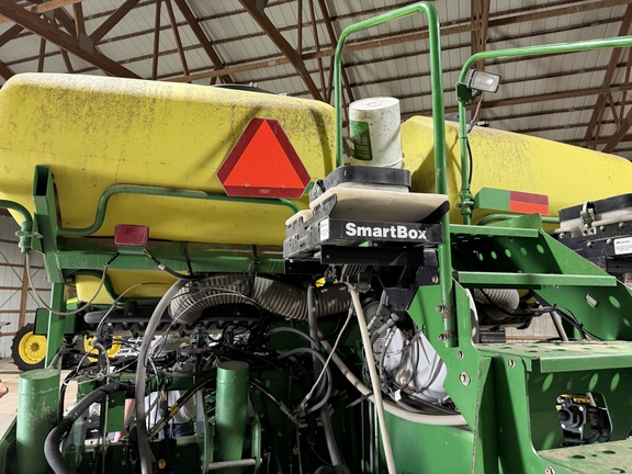 2009 John Deere 1770NT CCS Planter