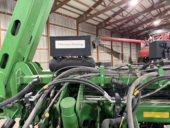2009 John Deere 1770NT CCS Planter