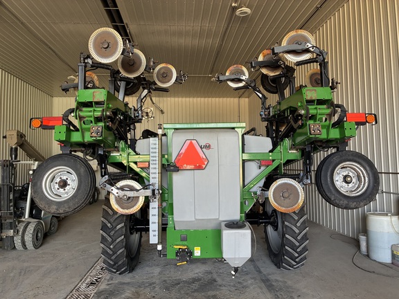 2017 Unverferth NUTRIMAX 1800 Sprayer