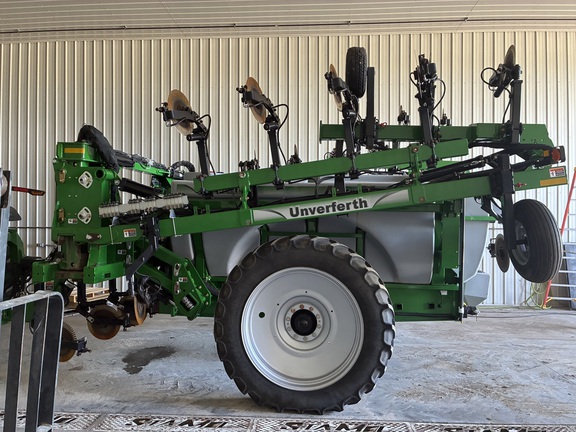 2017 Unverferth NUTRIMAX 1800 Sprayer