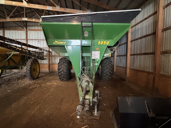 2009 Demco 1050 Grain Cart