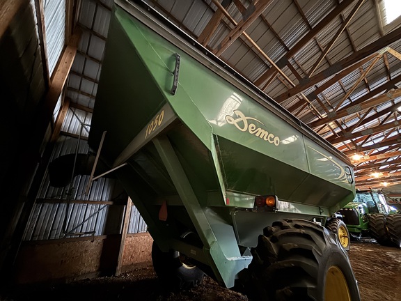 2009 Demco 1050 Grain Cart