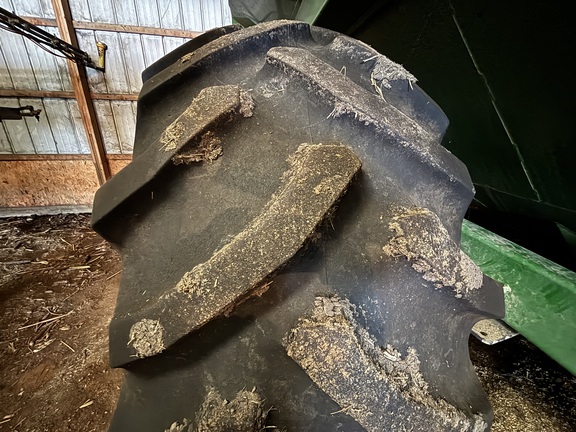 2009 Demco 1050 Grain Cart