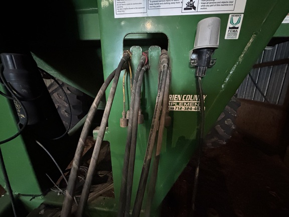 2009 Demco 1050 Grain Cart