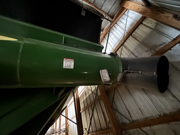 2009 Demco 1050 Grain Cart