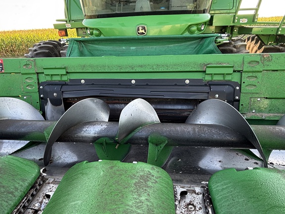 2021 John Deere C8R Header Corn Head