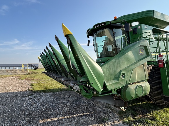 2021 John Deere C8R Header Corn Head