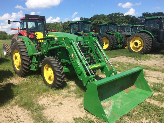 2015 John Deere 6105D Tractor