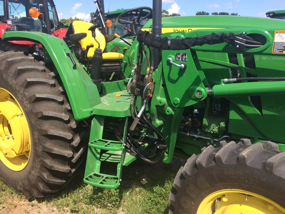 2015 John Deere 6105D Tractor