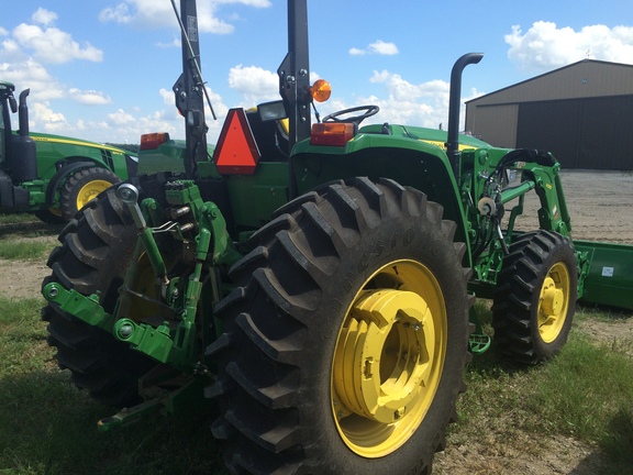 2015 John Deere 6105D Tractor