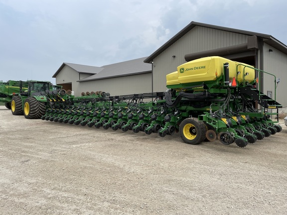 2023 John Deere DB120 Planter