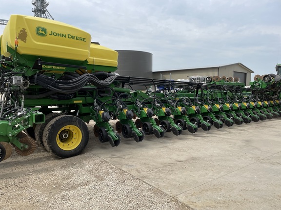 2023 John Deere DB120 Planter