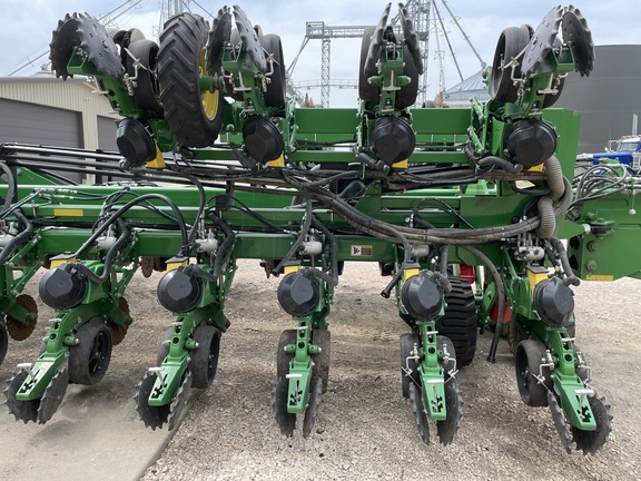 2023 John Deere DB120 Planter