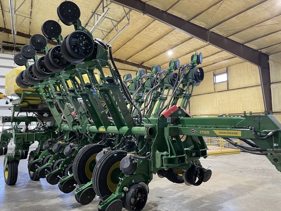 2023 John Deere 1795 Planter