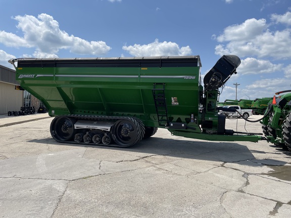 2022 Brent 1596 Grain Cart