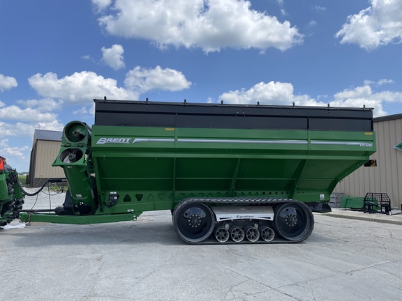 2022 Brent 1596 Grain Cart